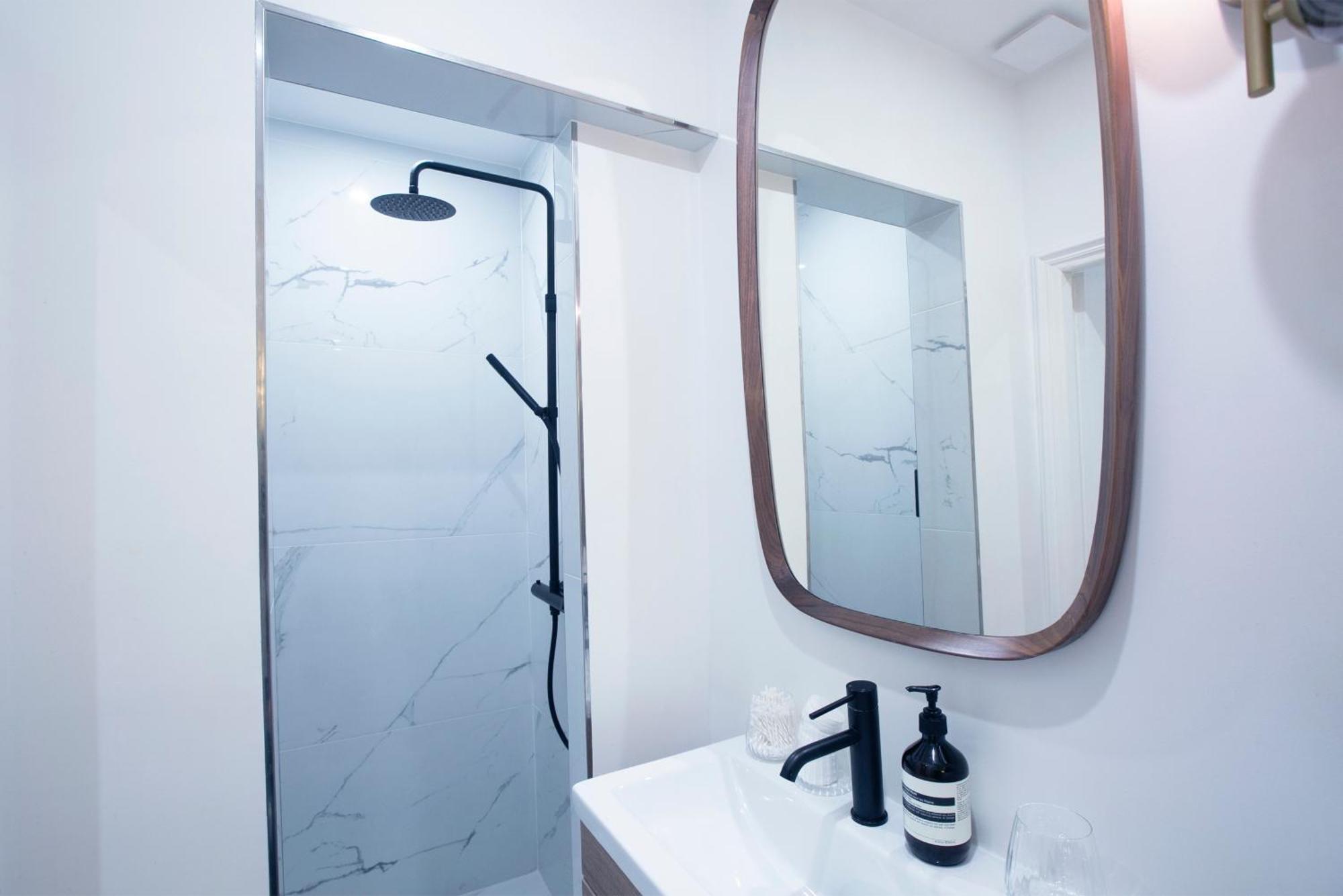פריז Lovely Apartment Near By Eiffel Tower - V90 מראה חיצוני תמונה